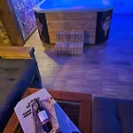 Lesne Zacisze & Na Wylacznosc Holiday home
